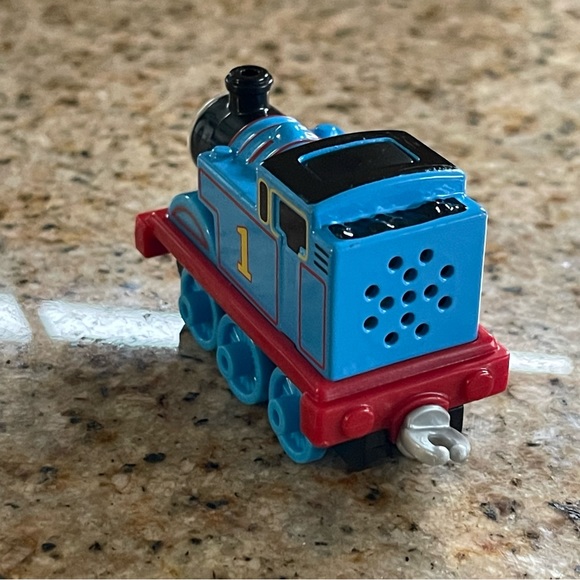 Thomas & Friends Take-n-Play Talking Thomas Train, Talks / lights up - Picture 4 of 7